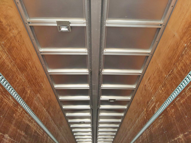 いすゞギガアルミウイング大型（10t）[写真13]