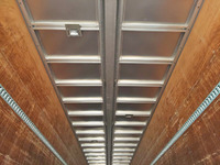 いすゞギガアルミウイング大型（10t）[写真13]