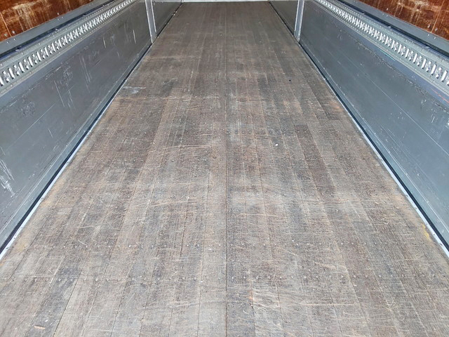 いすゞギガアルミウイング大型（10t）[写真14]