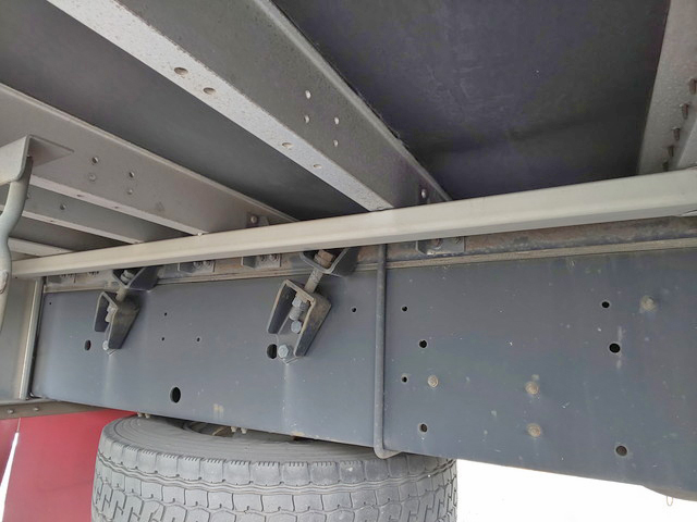 いすゞギガアルミウイング大型（10t）[写真17]