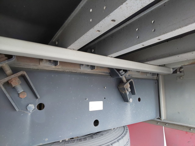 いすゞギガアルミウイング大型（10t）[写真18]