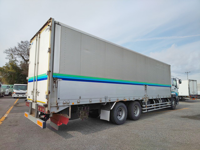 いすゞギガアルミウイング大型（10t）[写真02]