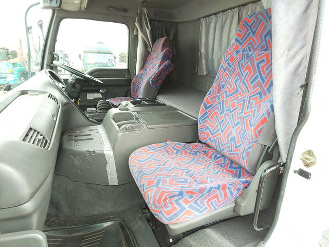 いすゞギガアルミウイング大型（10t）[写真28]