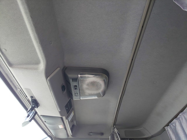 いすゞギガアルミウイング大型（10t）[写真30]