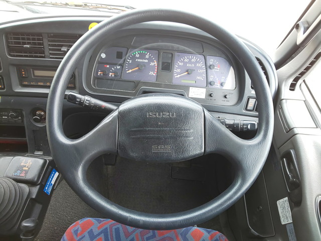 いすゞギガアルミウイング大型（10t）[写真36]