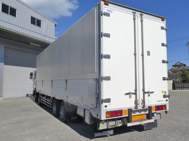 いすゞギガアルミウイング大型（10t）[写真02]