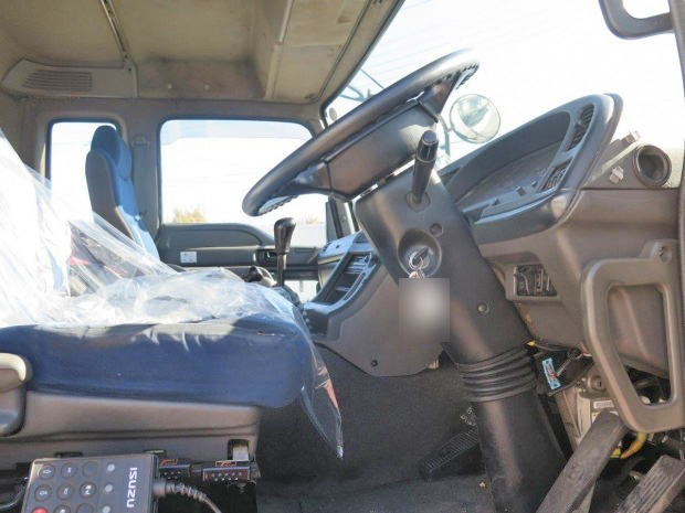 いすゞギガアルミウイング大型（10t）[写真30]