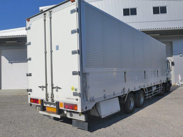 いすゞギガアルミウイング大型（10t）[写真04]