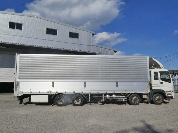 いすゞギガアルミウイング大型（10t）[写真06]