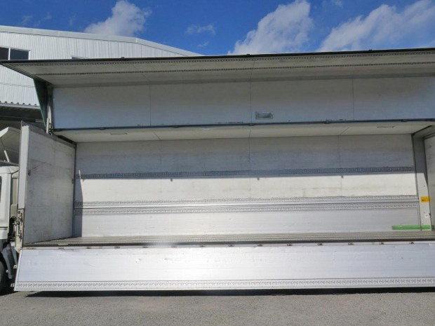 いすゞギガアルミウイング大型（10t）[写真09]