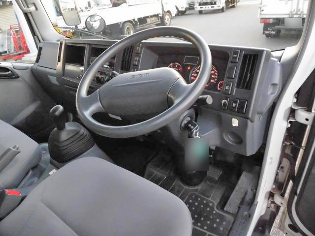 いすゞエルフパネルバン小型（2t・3t）[写真32]