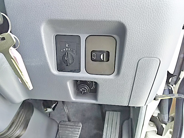 三菱ふそうキャンター平ボディ小型（2t・3t）[写真26]