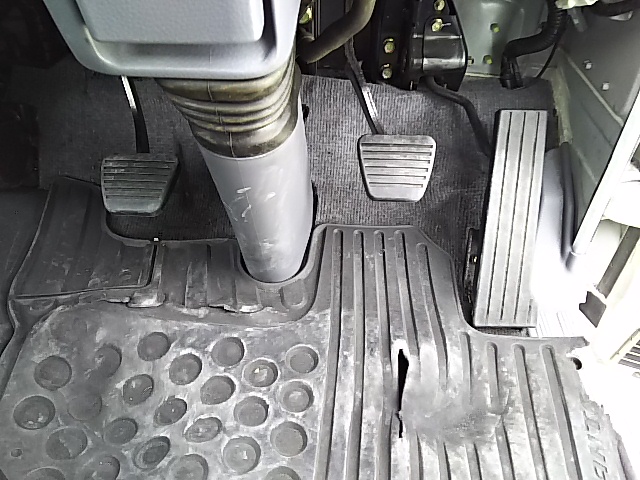 三菱ふそうキャンター平ボディ小型（2t・3t）[写真28]