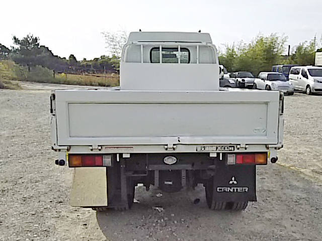 三菱ふそうキャンター平ボディ小型（2t・3t）[写真07]