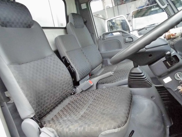 いすゞエルフカーテン車小型（2t・3t）[写真29]