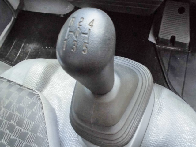 いすゞエルフカーテン車小型（2t・3t）[写真32]