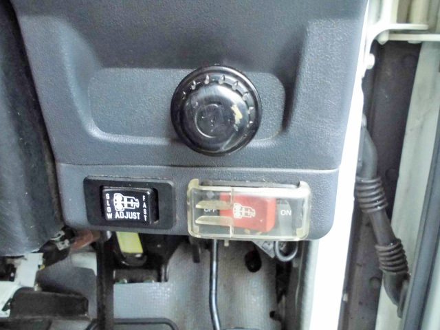 いすゞエルフカーテン車小型（2t・3t）[写真35]