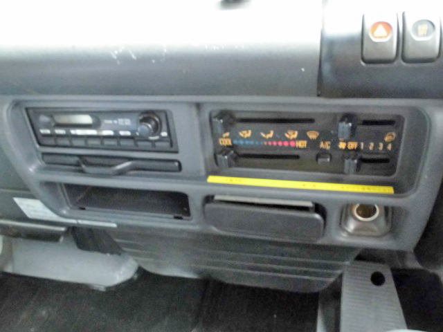 いすゞエルフカーテン車小型（2t・3t）[写真36]