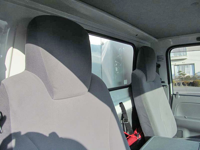 いすゞエルフ冷凍車（冷蔵車）小型（2t・3t）[写真08]