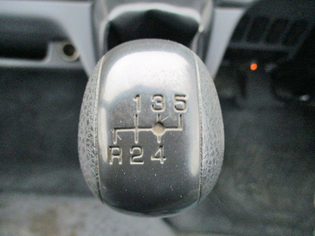 三菱ふそうキャンター平ボディ小型（2t・3t）[写真24]