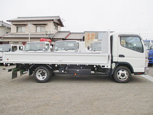 三菱ふそうキャンター平ボディ小型（2t・3t）[写真05]
