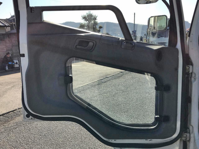 三菱ふそうファイター平ボディ中型（4t）[写真23]