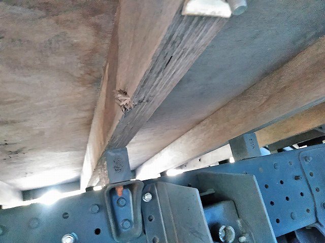 三菱ふそうキャンター平ボディ小型（2t・3t）[写真10]