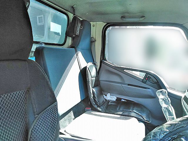 三菱ふそうキャンター平ボディ小型（2t・3t）[写真18]