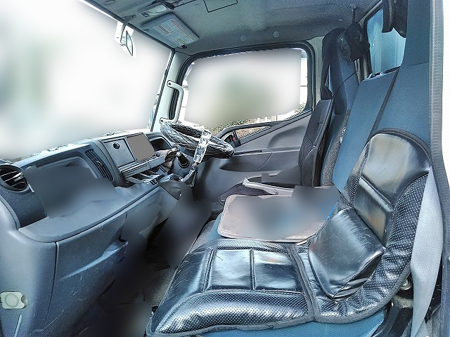 三菱ふそうキャンター平ボディ小型（2t・3t）[写真20]