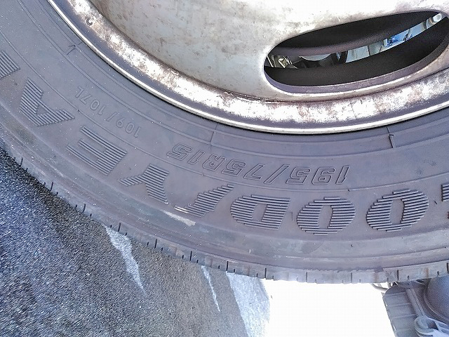 三菱ふそうキャンター平ボディ小型（2t・3t）[写真09]