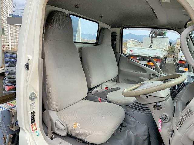 日野デュトロクレーン3段小型（2t・3t）[写真36]