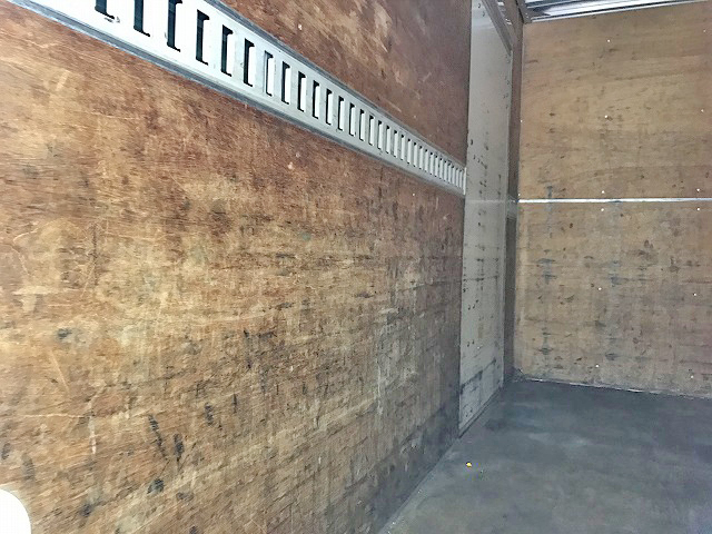 いすゞエルフアルミバン小型（2t・3t）[写真15]