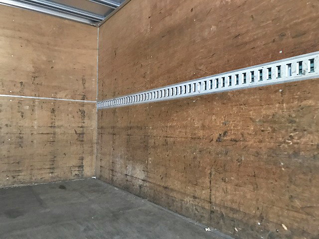 いすゞエルフアルミバン小型（2t・3t）[写真16]