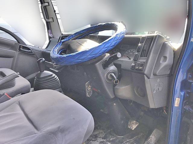 いすゞエルフアルミバン小型（2t・3t）[写真19]