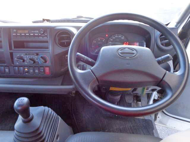 日野デュトロ平ボディ小型（2t・3t）[写真13]