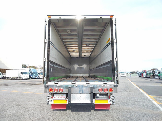 いすゞギガアルミウイング大型（10t）[写真10]