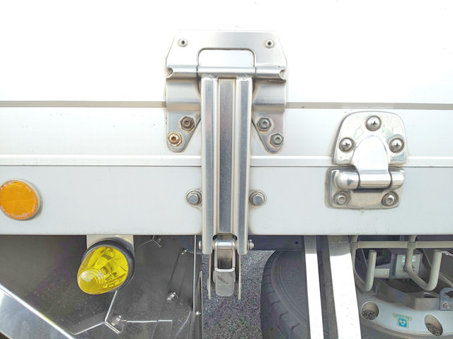 いすゞギガアルミウイング大型（10t）[写真11]