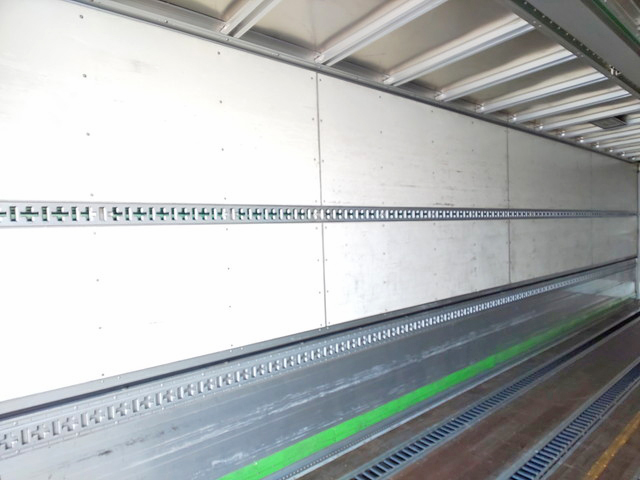 いすゞギガアルミウイング大型（10t）[写真12]