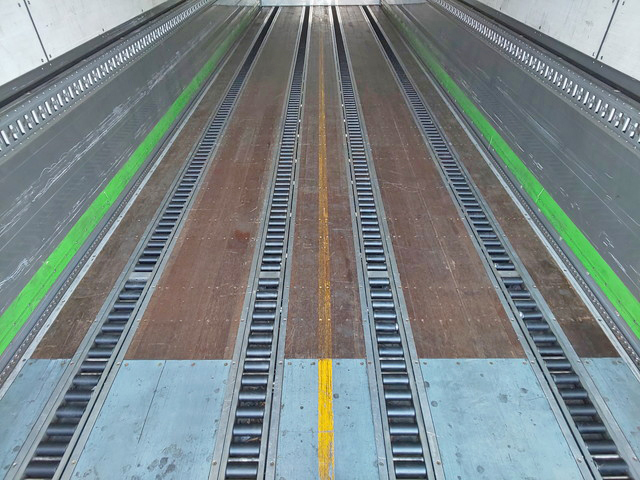 いすゞギガアルミウイング大型（10t）[写真14]