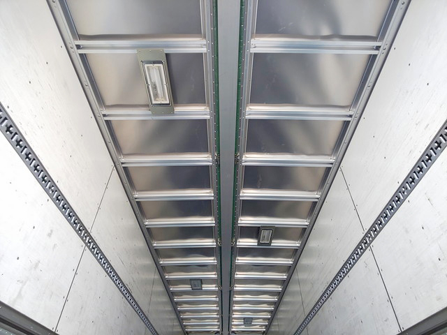 いすゞギガアルミウイング大型（10t）[写真15]