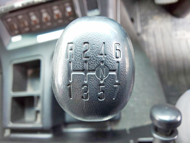 いすゞギガアルミウイング大型（10t）[写真32]