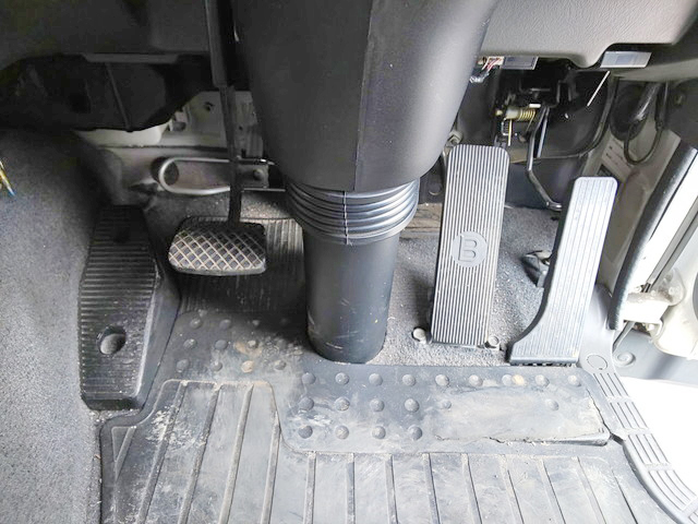 いすゞギガアルミウイング大型（10t）[写真33]