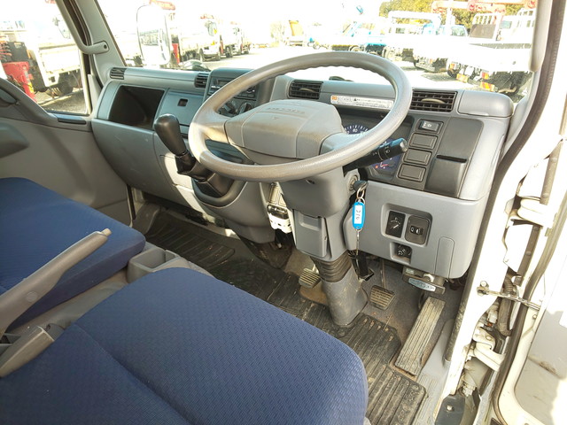 三菱ふそうキャンタークレーン3段小型（2t・3t）[写真31]