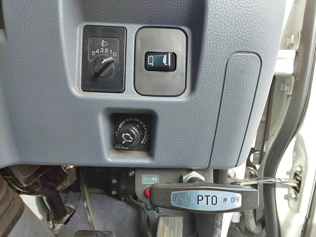 三菱ふそうキャンタークレーン3段小型（2t・3t）[写真37]