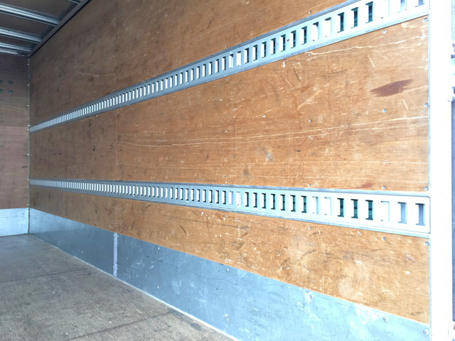 いすゞエルフアルミバン小型（2t・3t）[写真13]