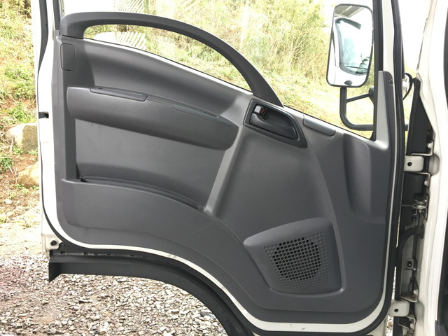 いすゞエルフアルミバン小型（2t・3t）[写真26]