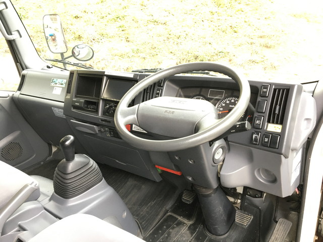 いすゞエルフアルミバン小型（2t・3t）[写真32]