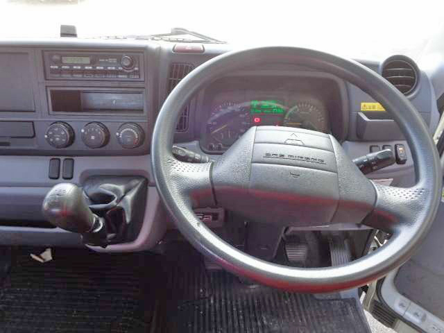 三菱ふそうキャンター平ボディ小型（2t・3t）[写真12]