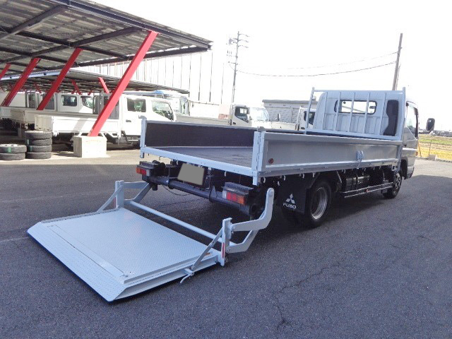 三菱ふそうキャンター平ボディ小型（2t・3t）[写真08]