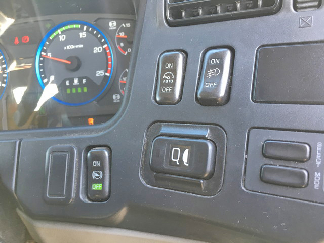 三菱ふそうスーパーグレートトレーラーヘッド（トラクターヘッド）大型（10t）[写真34]